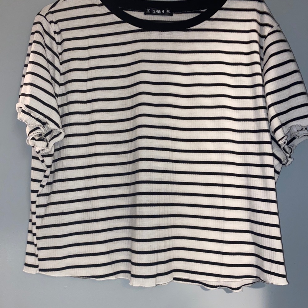 SHEIN lettuce trim top